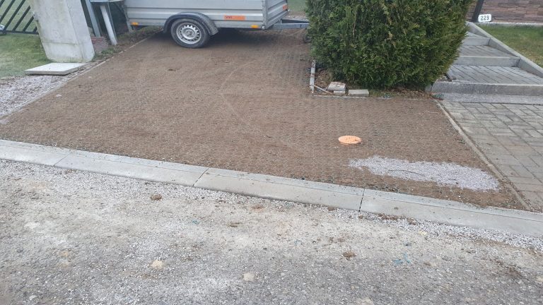 Multigravel zelená parkovacie miesto pred zakorenením trávy