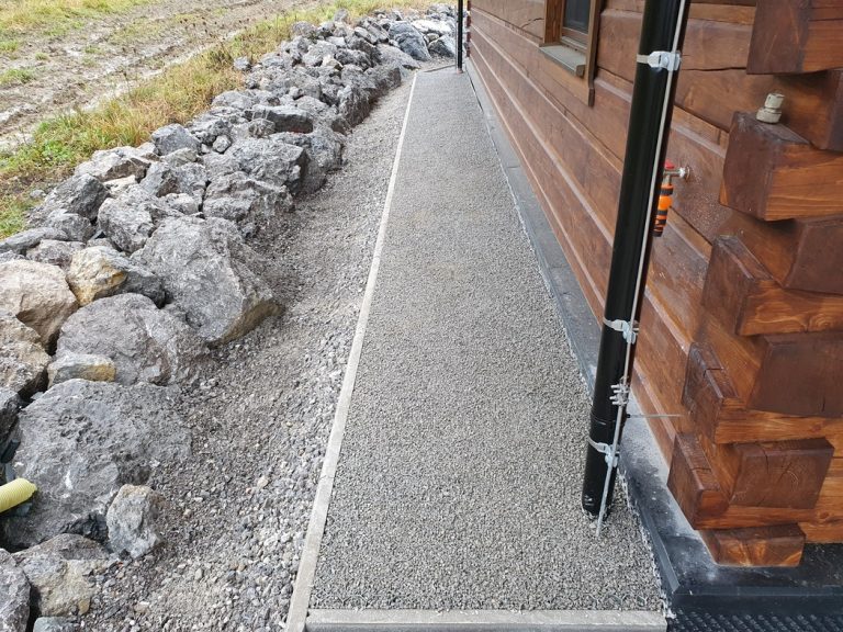chodník spevnený zatrávňovačom Multigravel