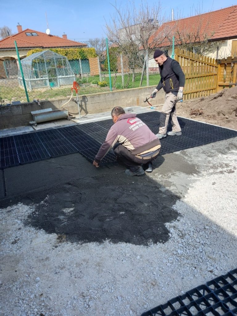 spájanie zatrávňovačov cez pevný zámok