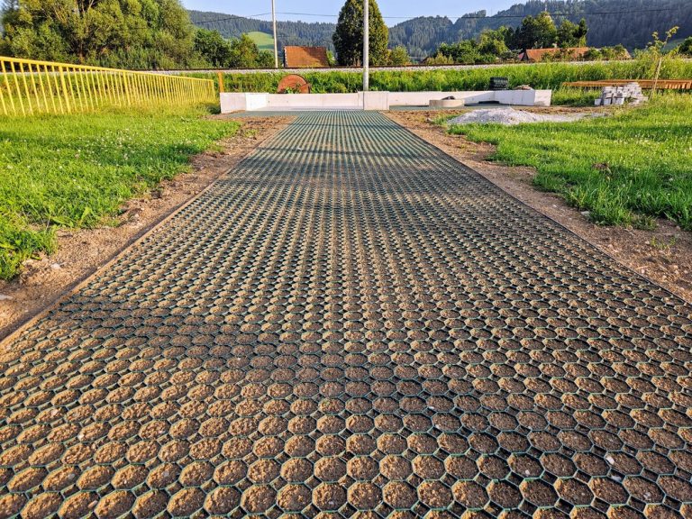 príjazdová cesta pre peších a cyklistov multigravel