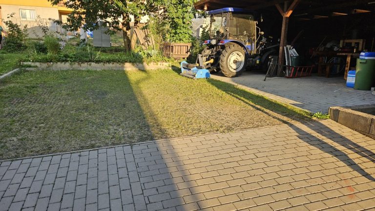 Parkovisko pred altánkom