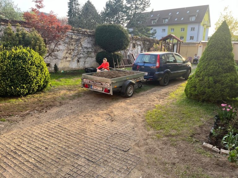 príjzadová cesta ku gáraži