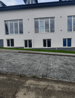 Firemné parkovisko pred gastro prevádzkov