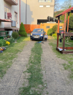 pásy pre príjazd ku garáži spevnené plastovým zatrávňovačom série N s pevným zámkom