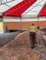montáž plastových zatrávňovačov na spevnenie stojiska koní a jazdiarne