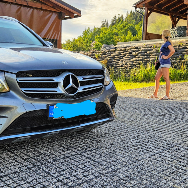 zatrávňovacia dlažba na parkovisku