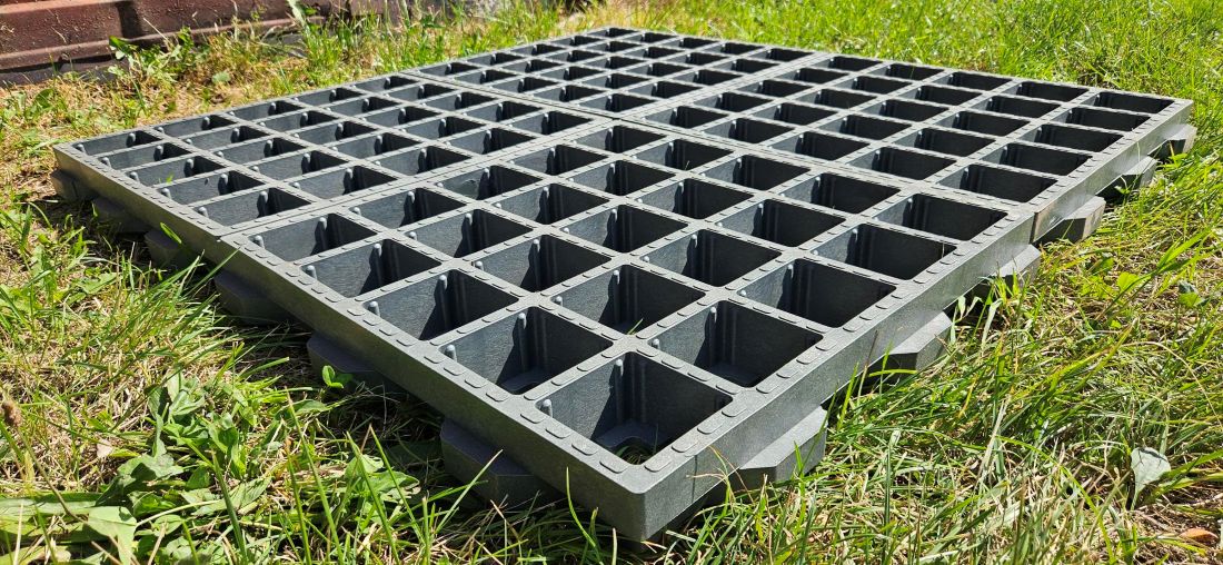 zelená zatrávňovacia dlažba pre spevnenie parkoviska, príjazdovej cesty