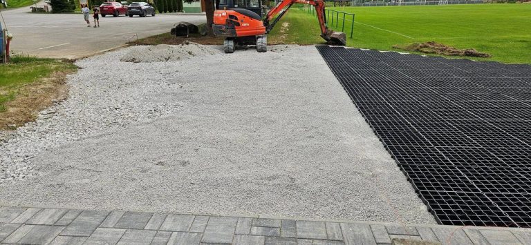 montáž plastových zatrávňovačov na štrkové lôžko